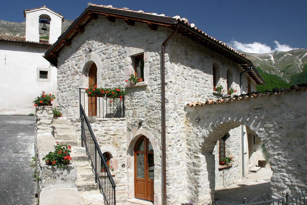 B&B Cascina Dell'Orso Castelsantangelo sul Nera Exterior photo